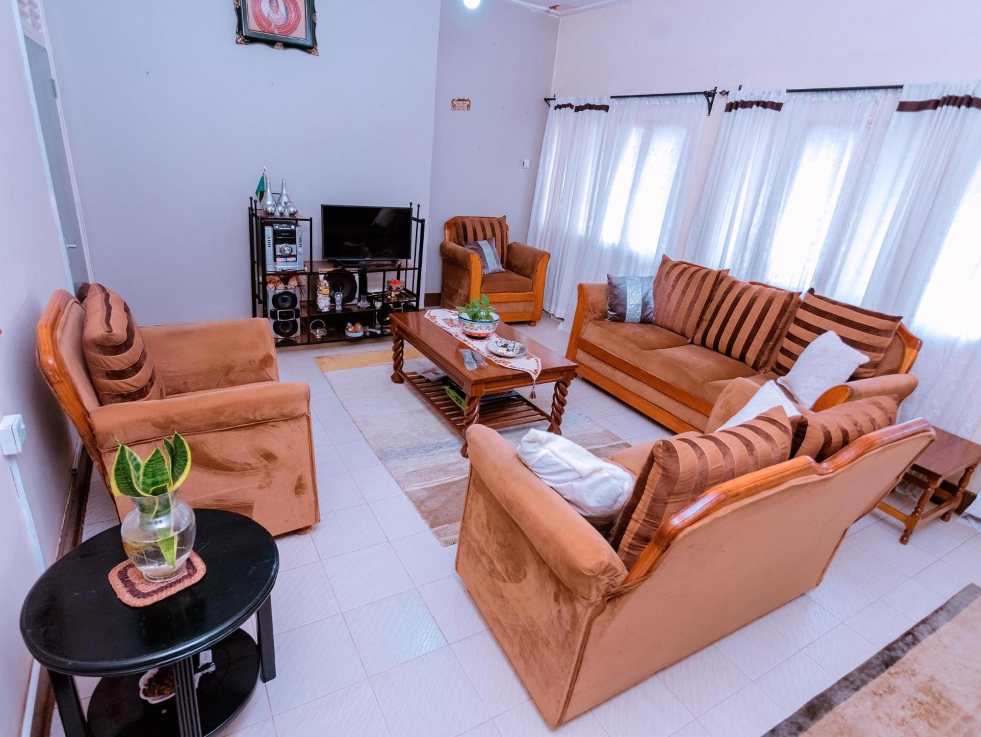 Faraja Homestay- Seamless Comfort In The Heart Of The City - Free Wifi, Warm Hospitality, And Local Delights Await Moshi Exteriér fotografie